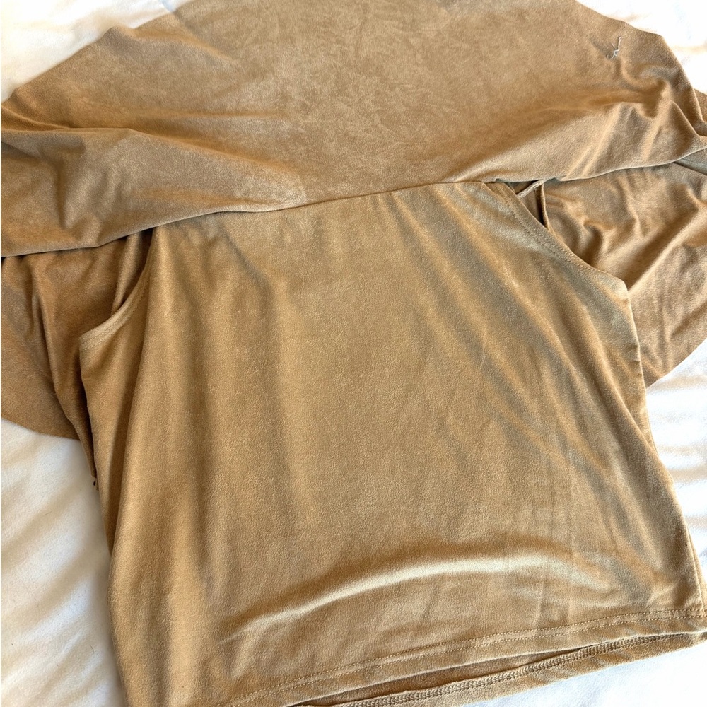 Off-Shoulder Ruffle Top in Camel 🐪 - Picture 6 of 6